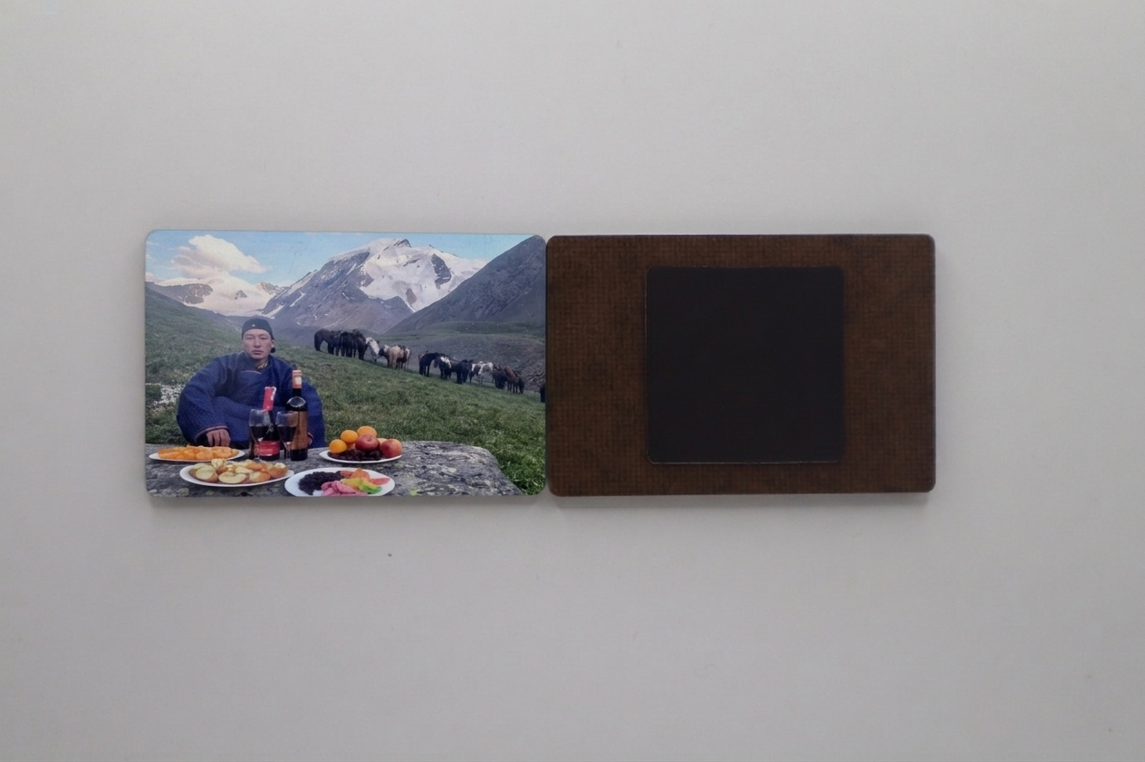 Personalised photo fridge magnet 7.5x5cm — lifestyle shot